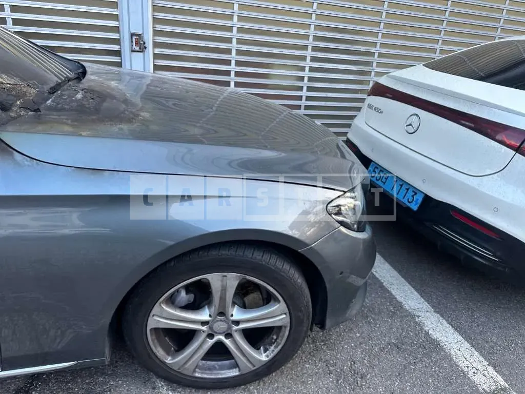 Photo 2 of 12: 2017 Mercedes-Benz E 200, VIN WDDZF4CB6HA129561 — Korean insurance auction