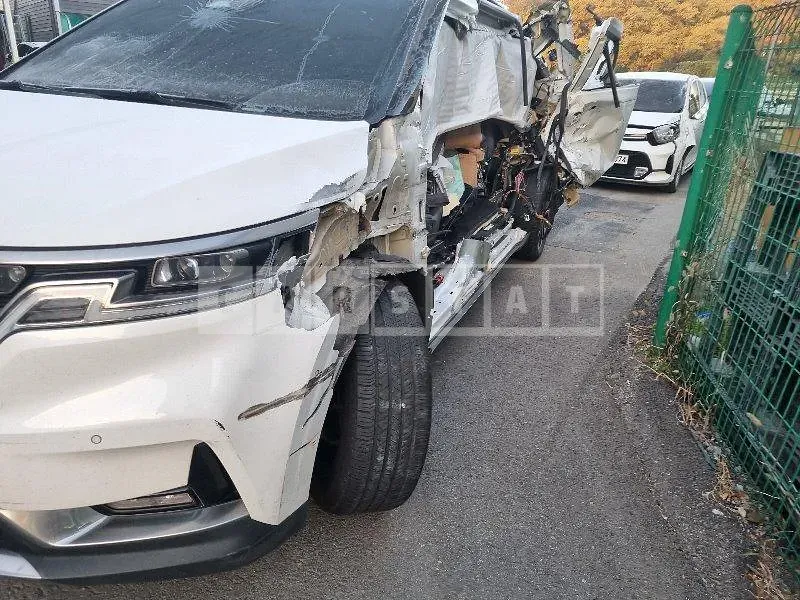Photo 2 of 19: 2022 Kia Carnival Limousine, VIN KNANE813BPS220994 — Korean insurance auction