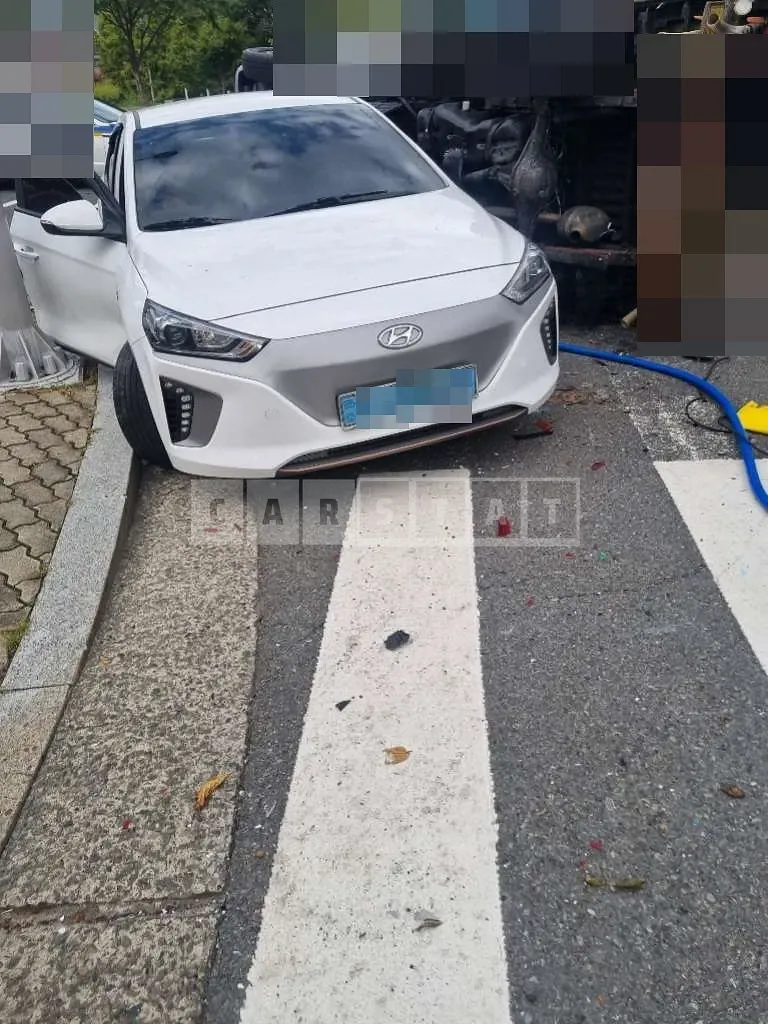 Photo 2 of 4: 2017 Hyundai IONIQ Electric Car — Korean insurance auction