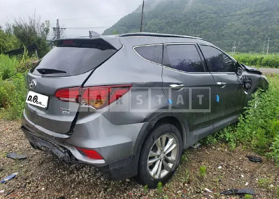 Photo 2 of 7: 2016 Hyundai Santa Fe, VIN KMHSW81UDGU690217 — Korean insurance auction