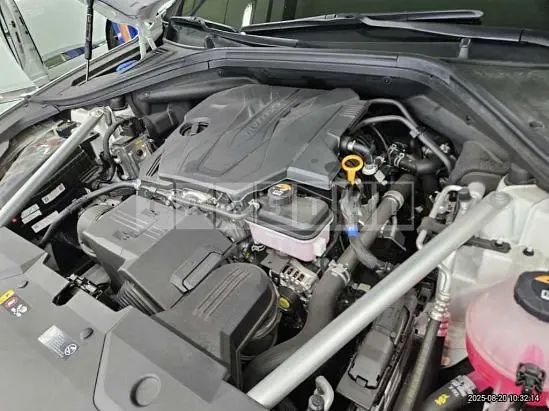 Photo 2 of 29: 2025 Genesis Hyundai GV70 — Korean insurance auction
