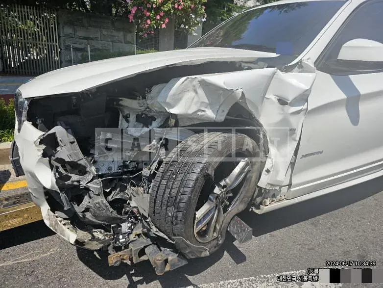 Photo 2 of 12: 2016 BMW X3 xDrive20d — Korean insurance auction