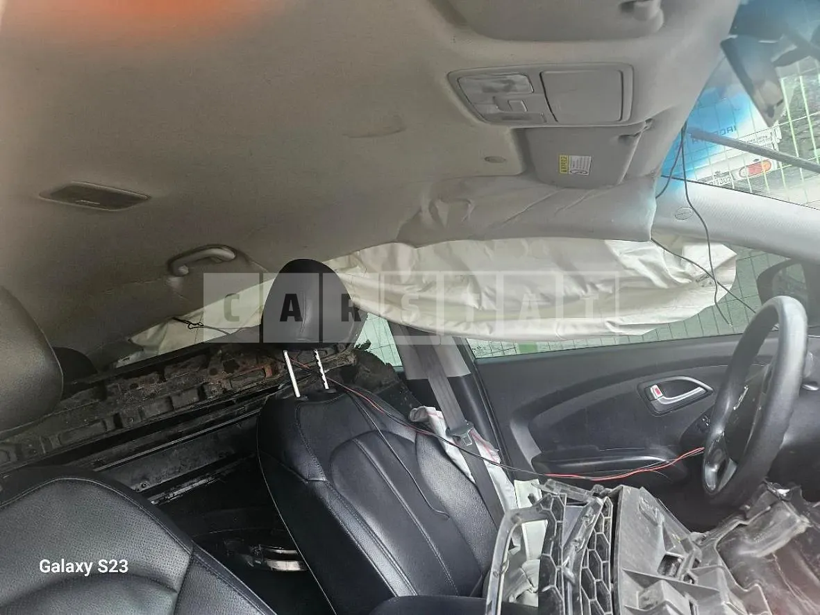 Photo 2 of 8: 2015 Hyundai Tucson ix, VIN KMHJT81VBFU088409 — Korean insurance auction