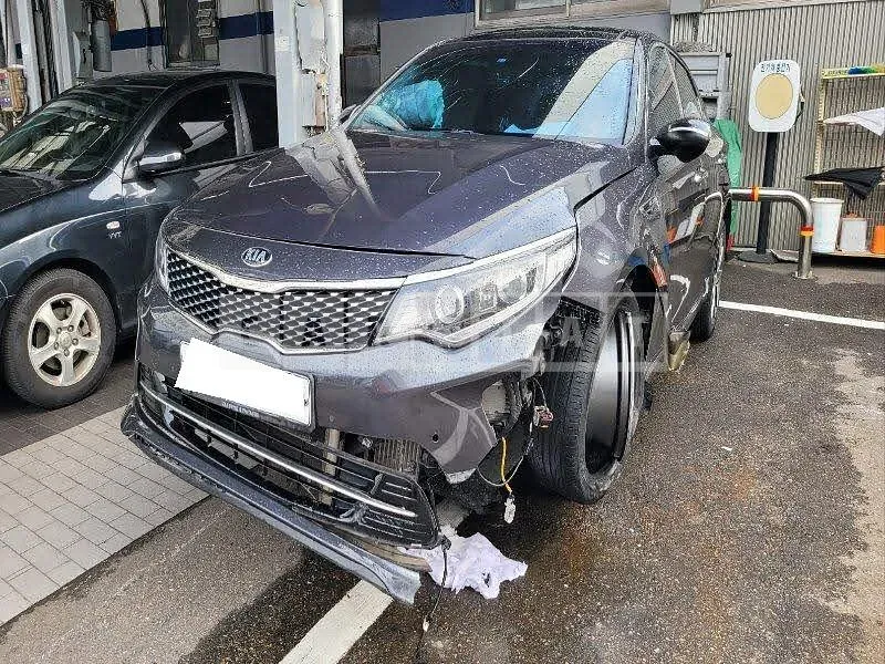 Photo 2 of 36: 2015 Kia K5, VIN KNAGU415GGA011918 — Korean insurance auction