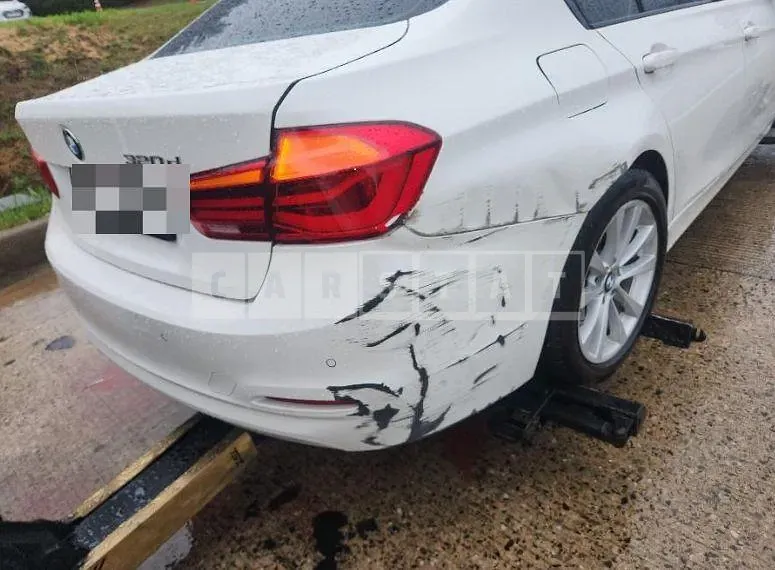 Photo 2 of 15: 2017 BMW 320d — Korean insurance auction