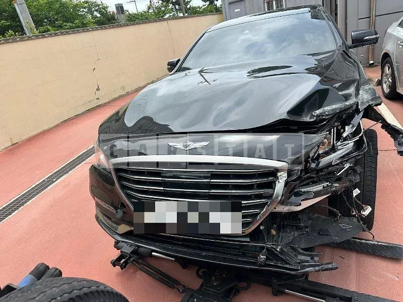 Photo 2 of 28: 2018 Genesis G80 3.3 — Korean insurance auction
