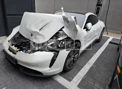 Photo 1 of 32: 2023 Porsche Taycan — Korean insurance auction