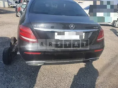 Photo 1 of 19: 2017 Mercedes-Benz E220d 4Matic — Korean insurance auction