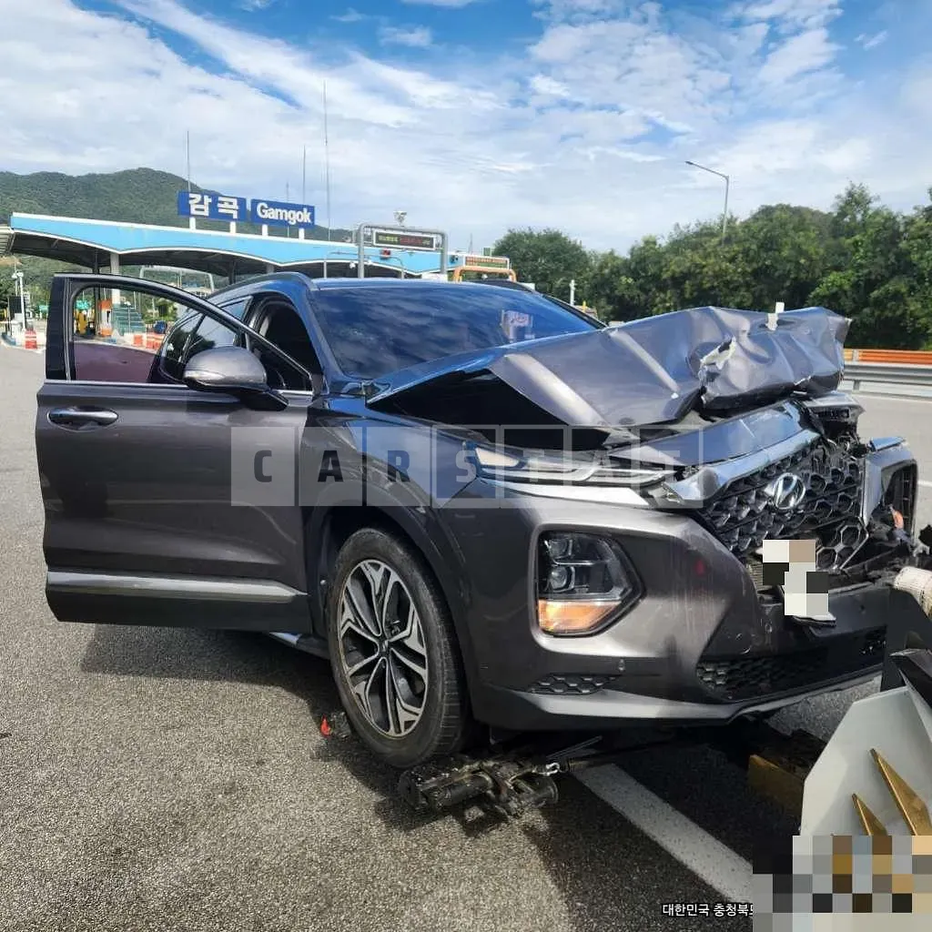 Photo 2 of 5: 2018 Hyundai Santa Fe TM — Korean insurance auction
