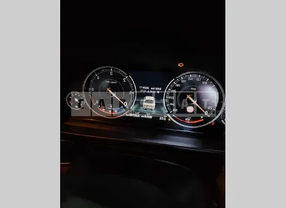 Photo 2 of 9: 2015 BMW 520d, VIN WBA5E5102FD673812 — Korean insurance auction