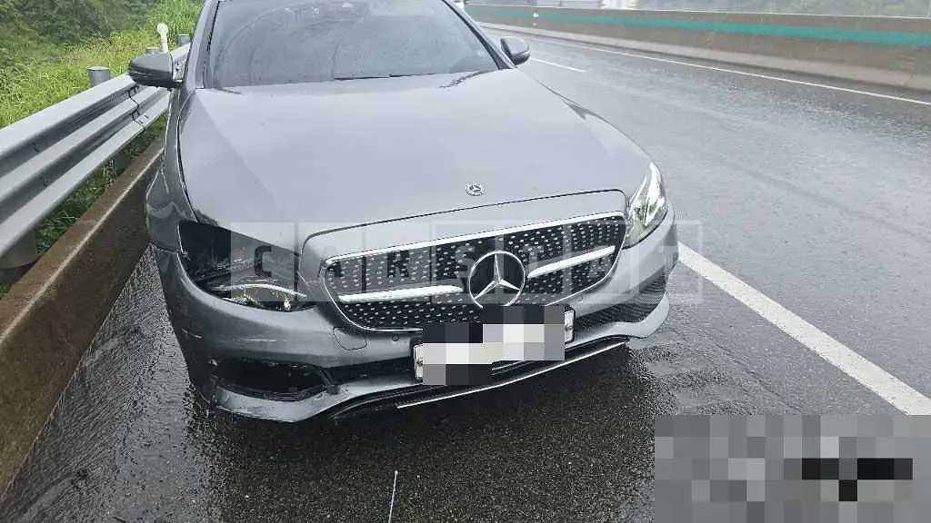 Photo 2 of 12: 2017 Mercedes-Benz E200 — Korean insurance auction