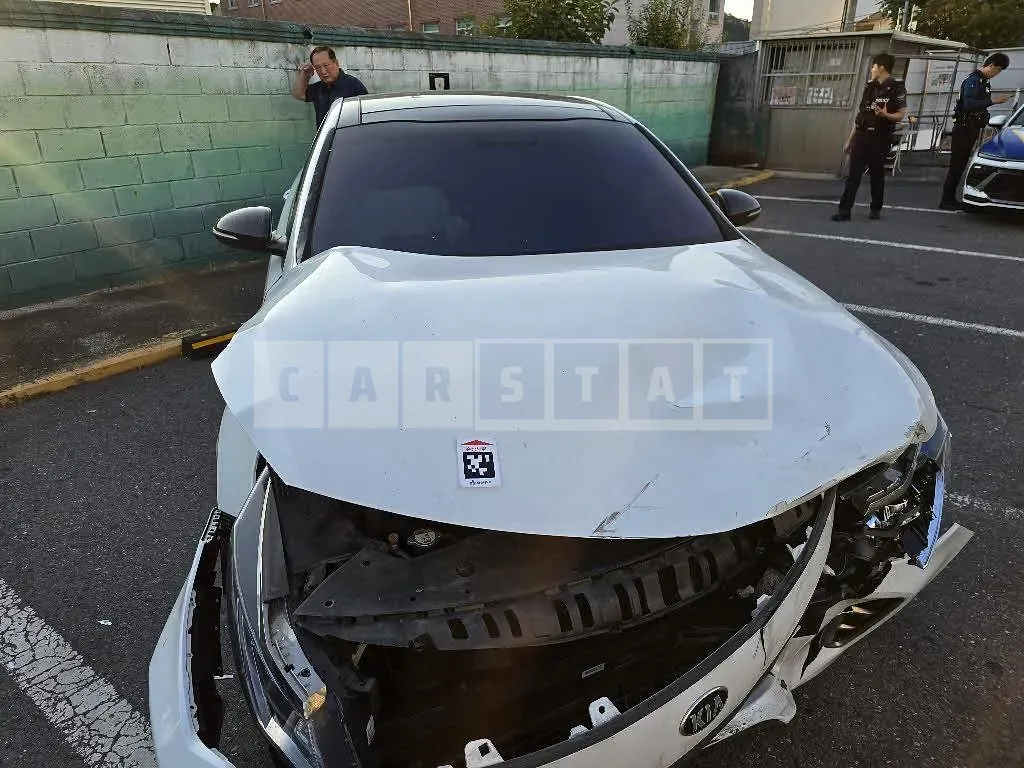 Photo 2 of 14: 2015 Kia K5, VIN KNAGX415GGA032786 — Korean insurance auction