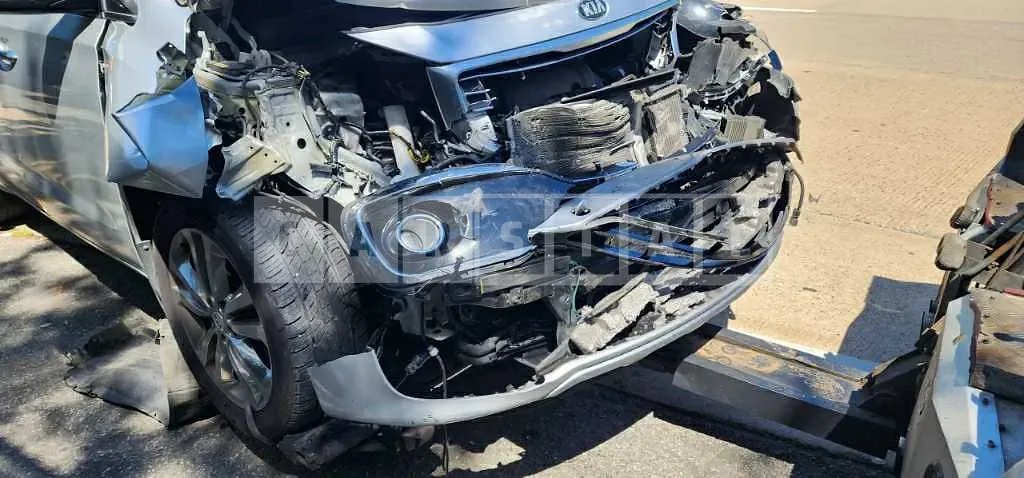 Photo 2 of 5: 2016 Kia Carnival, VIN KNAMC81ABGS097111 — Korean insurance auction