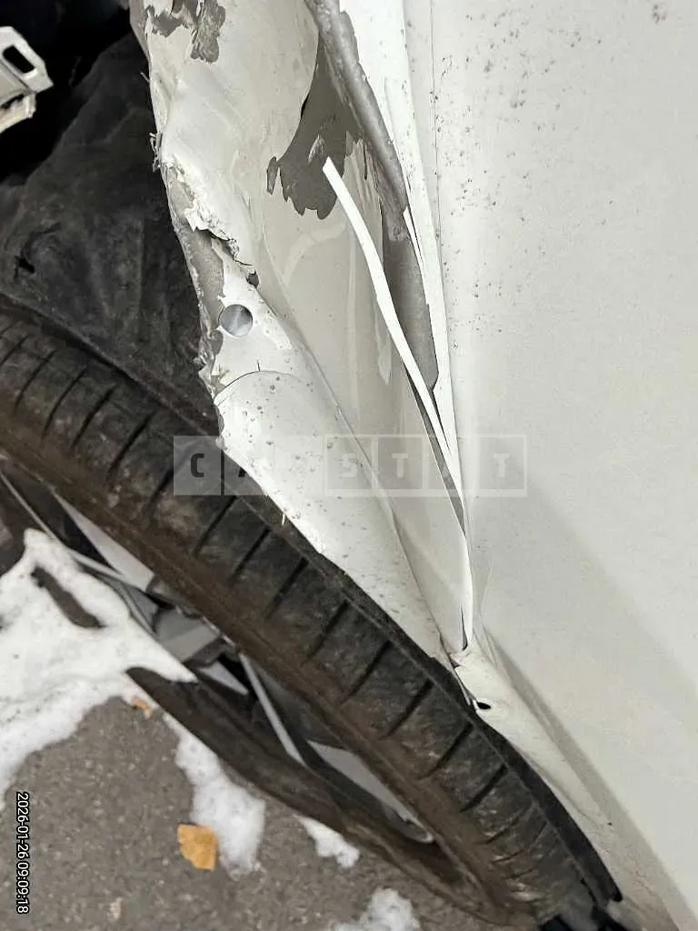 Photo 2 of 15: 2025 Volvo XC40B4 AWD — Korean insurance auction