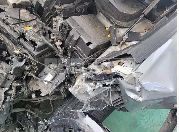 Photo 2 of 13: 2019 Hyundai Santa Fe, VIN KMHS281BBKU058978 — Korean insurance auction