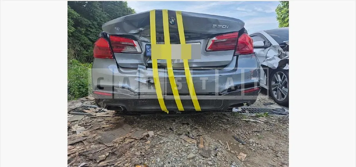 Photo 2 of 17: 2018 BMW 530i — Korean insurance auction