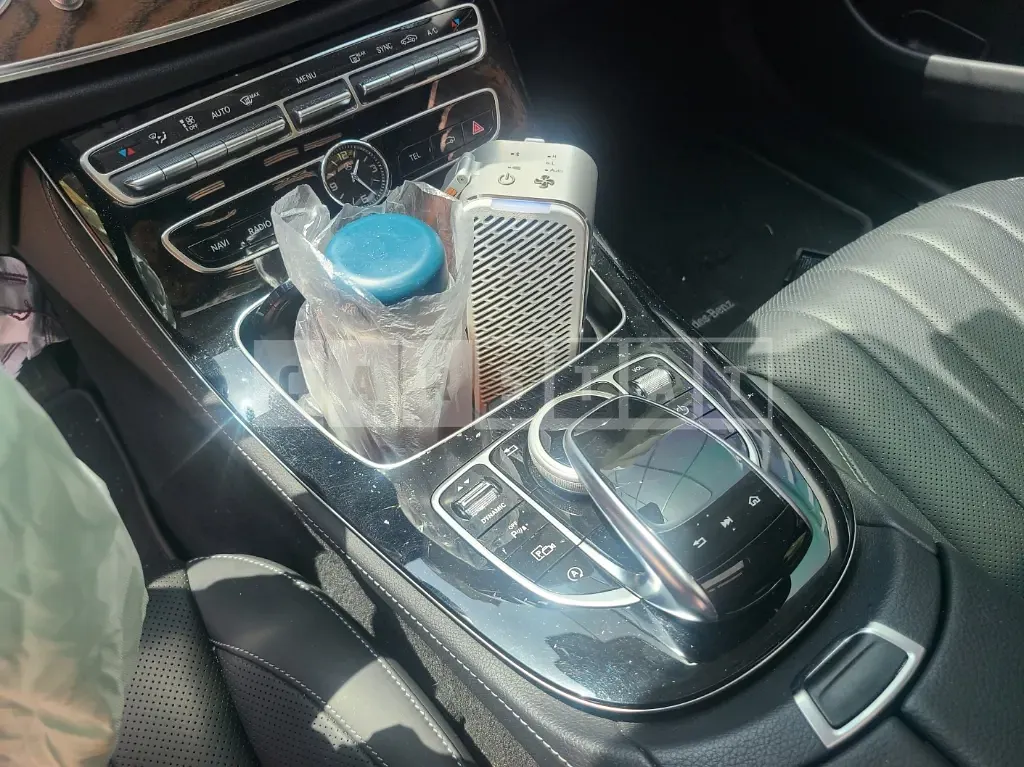 Photo 2 of 48: 2020 Mercedes-Benz E300 4Matic, VIN W1KZF4KB2LA836196 — Korean insurance auction