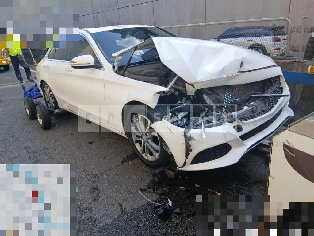 Photo 2 of 5: 2016 Mercedes-Benz C220 d — Korean insurance auction