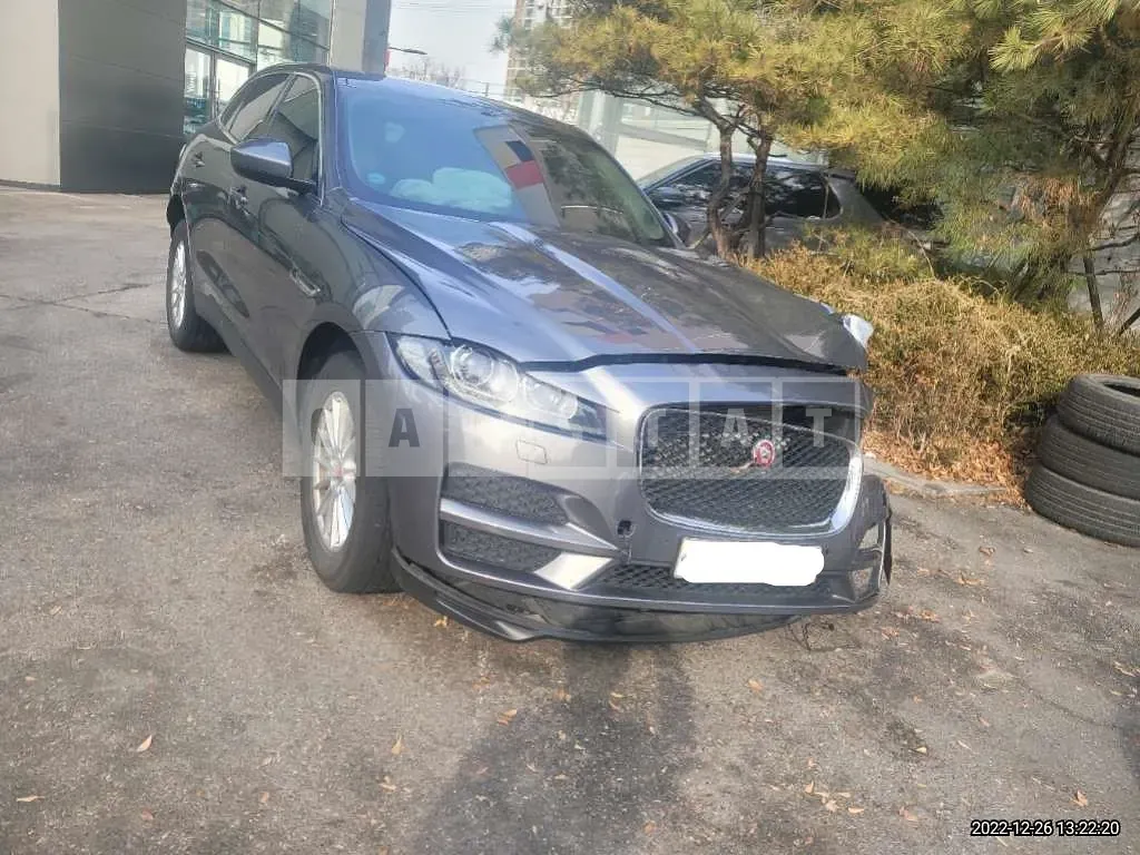 Photo 2 of 17: 2018 Jaguar F-Pace 20d, VIN SADCA2BN4JA274915 — Korean insurance auction