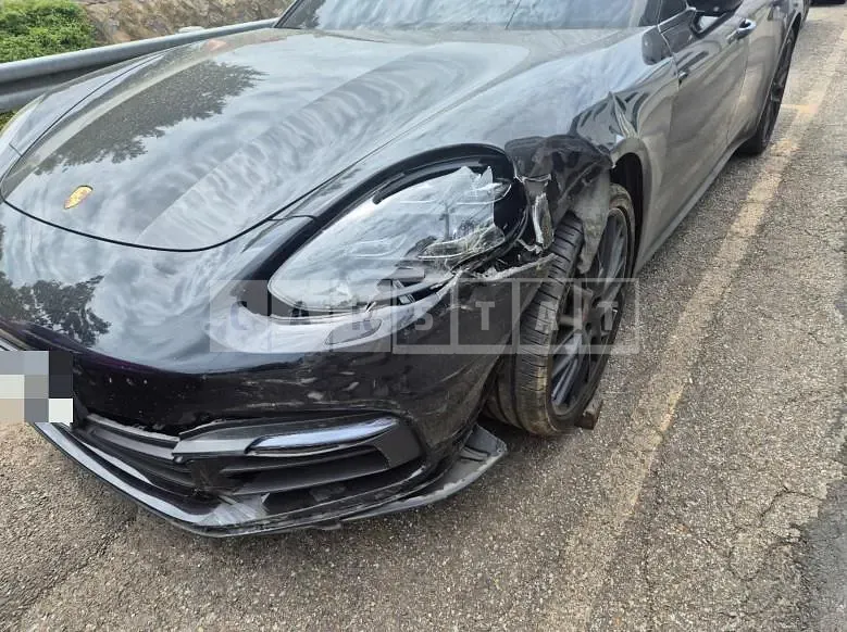 Photo 2 of 18: 2018 Porsche Panamera 4 — Korean insurance auction