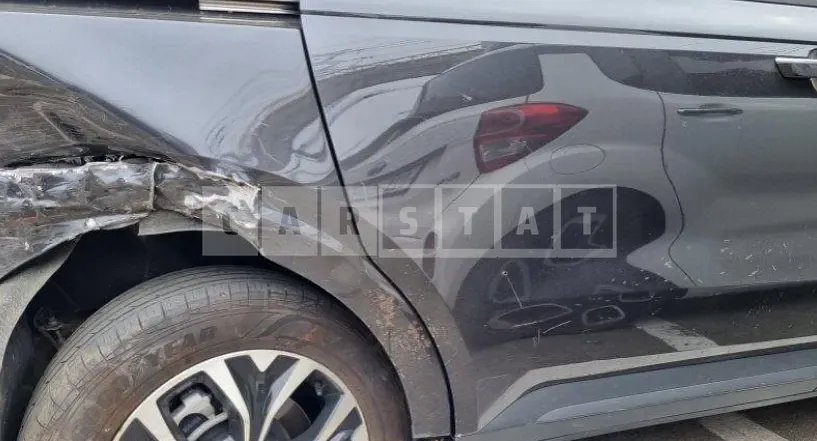Photo 2 of 21: 2021 Kia Carnival, VIN KNANB81BBMS113372 — Korean insurance auction