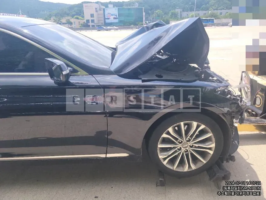 Photo 2 of 7: 2015 Genesis 3.3 — Korean insurance auction