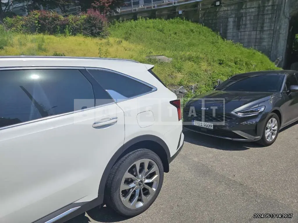 Photo 2 of 16: 2021 Kia Sorento — Korean insurance auction