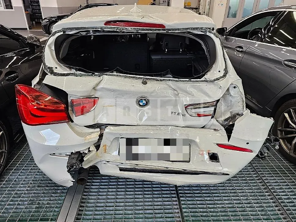 Photo 2 of 30: 2016 BMW 118d, VIN WBA1S5102G5D22937 — Korean insurance auction