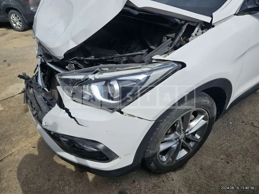 Photo 2 of 50: 2016 Hyundai Santa Fe — Korean insurance auction