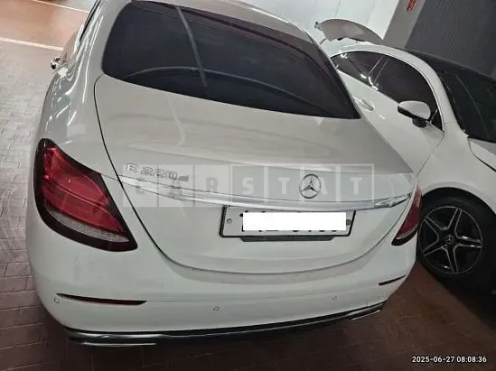 Photo 2 of 38: 2017 Mercedes-Benz E220 d, VIN WDDZF0EB1HA064348 — Korean insurance auction