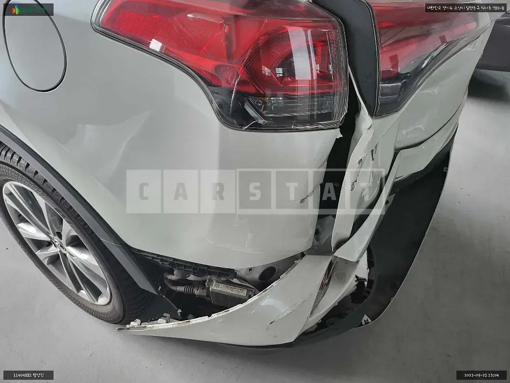 Photo 2 of 7: 2017 Toyota Rave 2WD, VIN JTMYFREV1HD099605 — Korean insurance auction