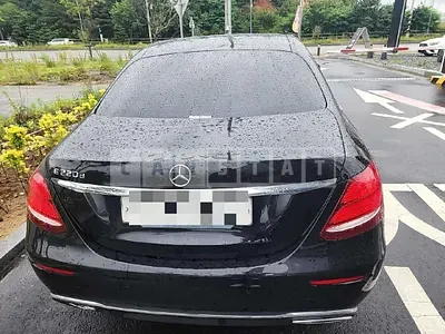 Photo 1 of 67: 2018 Mercedes-Benz E220 d, VIN WDDZF0EB3JA360767 — Korean insurance auction