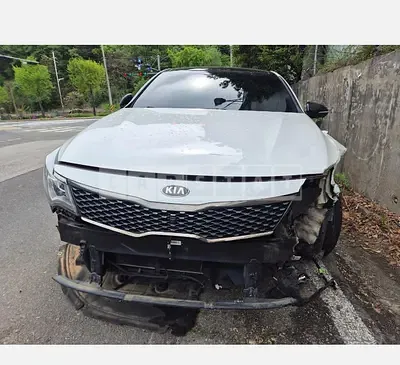 Photo 1 of 22: 2017 Kia K5 — Korean insurance auction