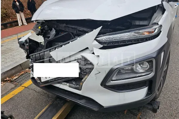 Photo 2 of 10: 2018 Hyundai Kona, VIN KMHK3816GJU218352 — Korean insurance auction