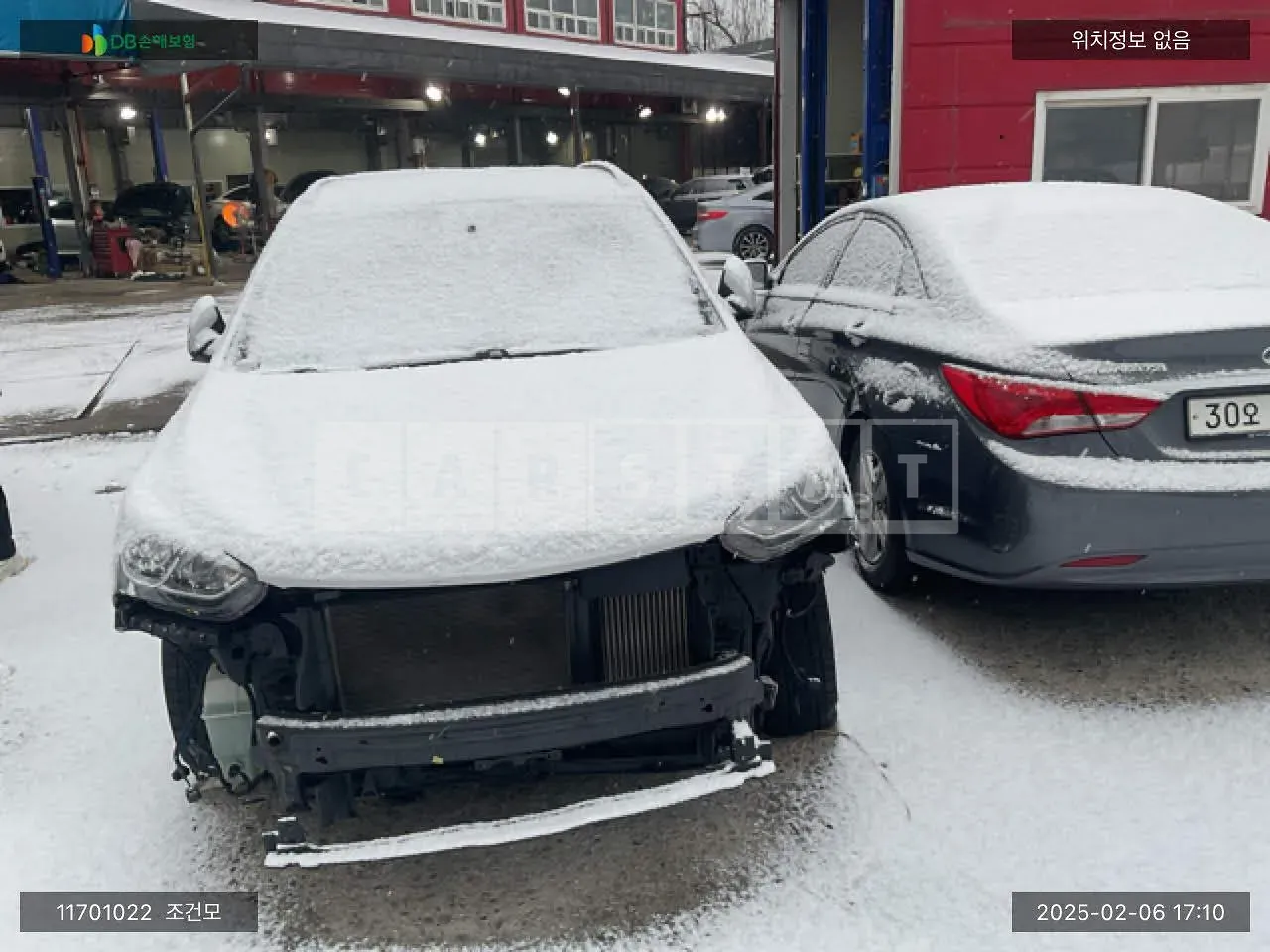 Photo 2 of 37: 2017 Hyundai Santa Fe, VIN KMHSW81UDJU799412 — Korean insurance auction