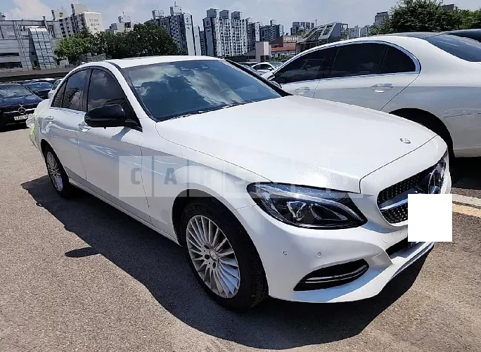 Photo 2 of 10: 2017 Mercedes-Benz C 200, VIN WDDWF4CB8HF445372 — Korean insurance auction