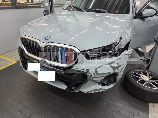 Photo 2 of 50: 2025 BMW i5 eDrive40 — Korean insurance auction