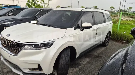 Photo 2 of 12: 2021 Kia Carnival — Korean insurance auction