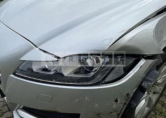 Photo 2 of 4: 2017 Jaguar XF 20d, VIN SAJBA4BN1HCY37941 — Korean insurance auction