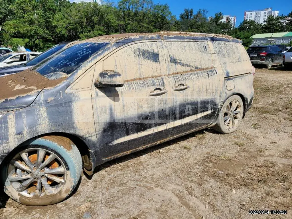 Photo 2 of 10: 2019 Kia Carnival, VIN KNAME81ABKS561676 — Korean insurance auction