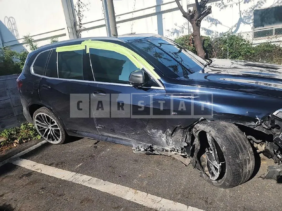 Photo 2 of 68: 2020 BMW X5 M50i, VIN WBAJU4108L9D70773 — Korean insurance auction