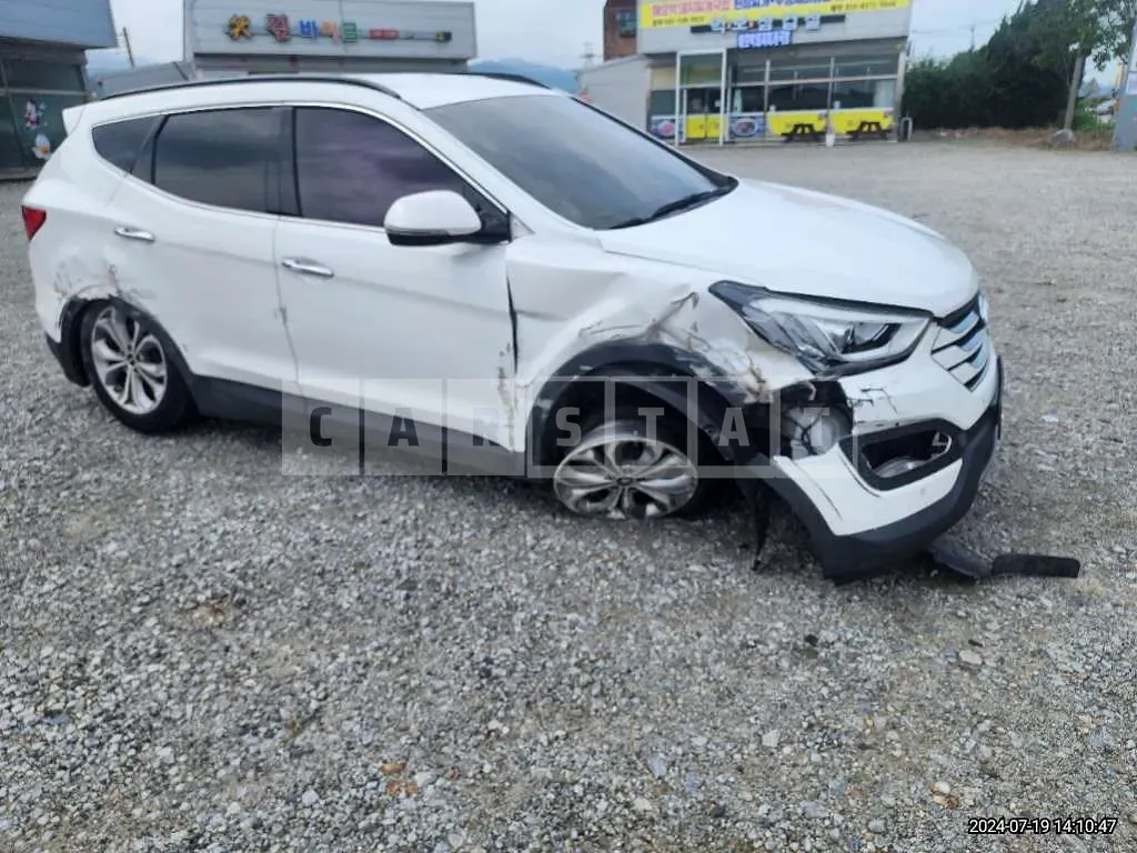 Photo 2 of 13: 2015 Hyundai Santa Fe — Korean insurance auction
