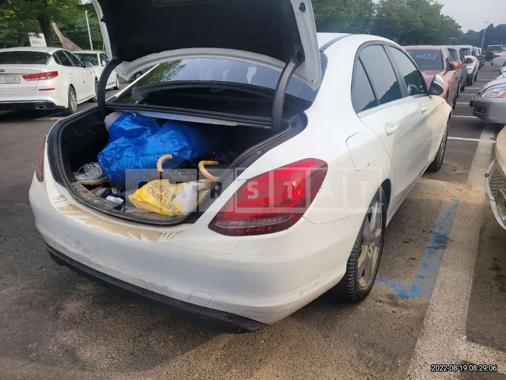 Photo 2 of 17: 2018 Mercedes-Benz C 200d, VIN WDDWF3HB0JR340719 — Korean insurance auction