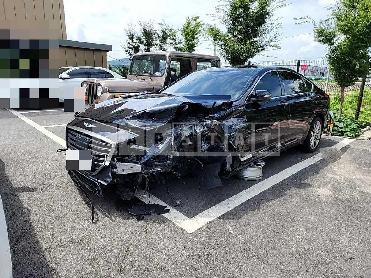 Photo 2 of 10: 2017 Genesis G80 3.8 — Korean insurance auction