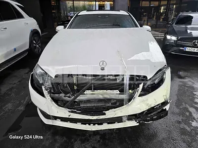 Photo 1 of 17: 2017 Mercedes-Benz E220d 4Matic, VIN WDDZF0FB7JA372113 — Korean insurance auction