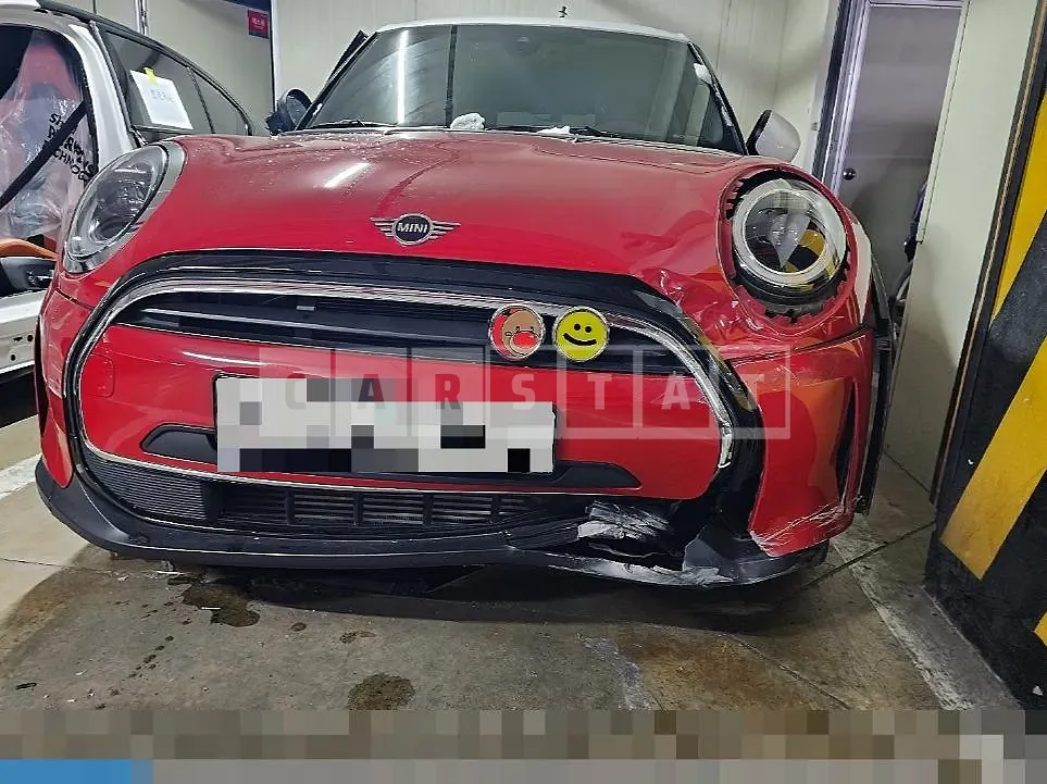 Photo 2 of 33: 2022 MINI Cooper Five-Door, VIN WMW41DK05P2T67510 — Korean insurance auction