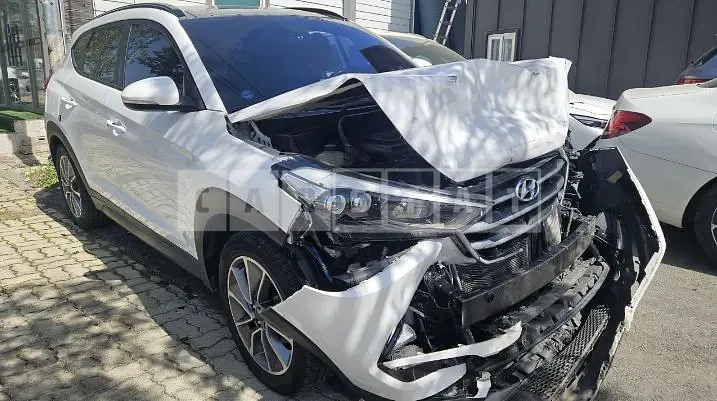 Photo 2 of 15: 2017 Hyundai Tucson TL — Korean insurance auction