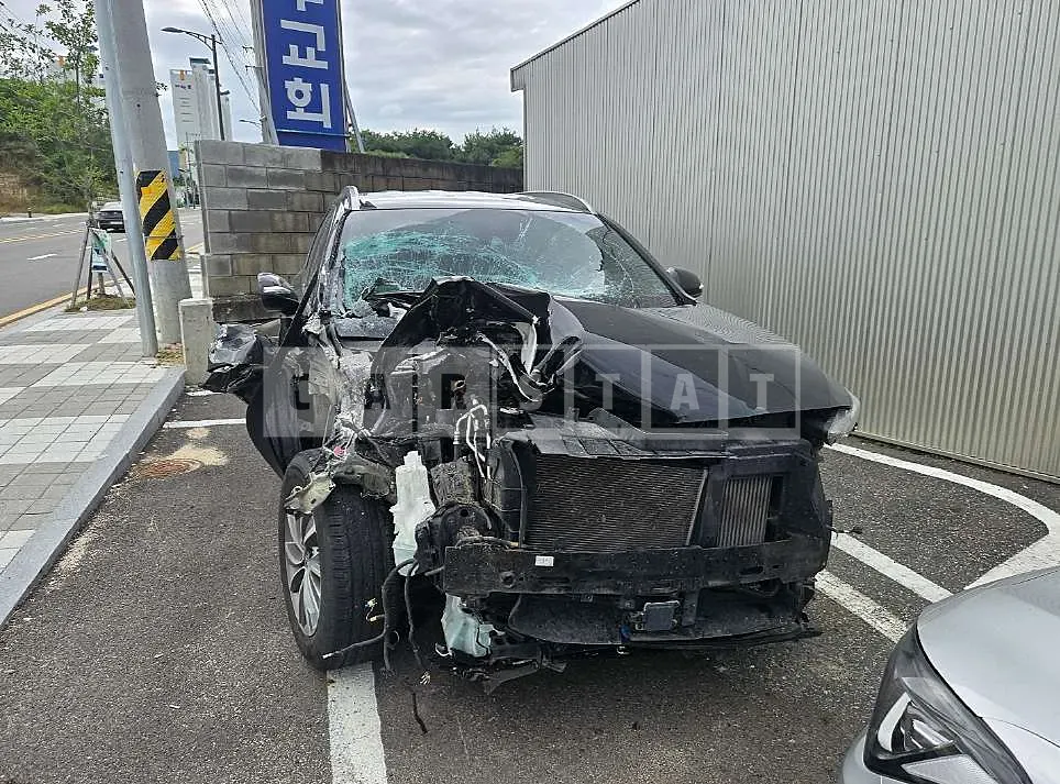 Photo 2 of 11: 2019 Hyundai Santa Fe TM 4WD — Korean insurance auction