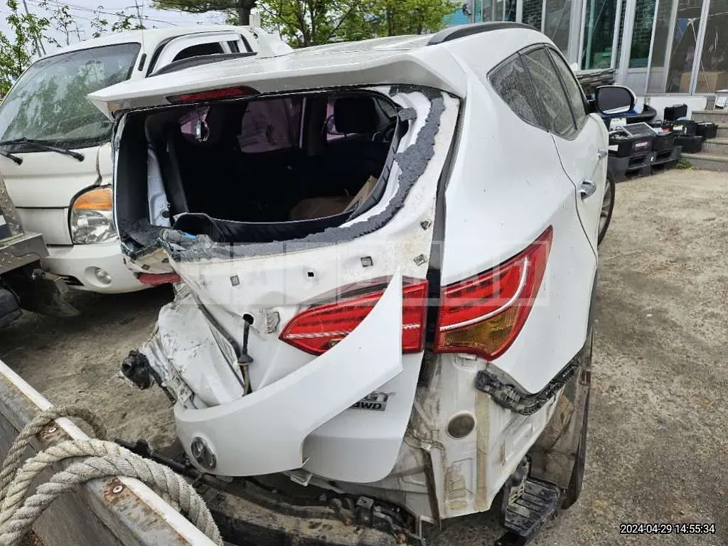 Photo 2 of 17: 2015 Hyundai Santa Fe — Korean insurance auction