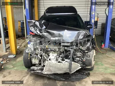 Photo 1 of 24: 2021 Kia Carnival, VIN KNANC813BMS069393 — Korean insurance auction